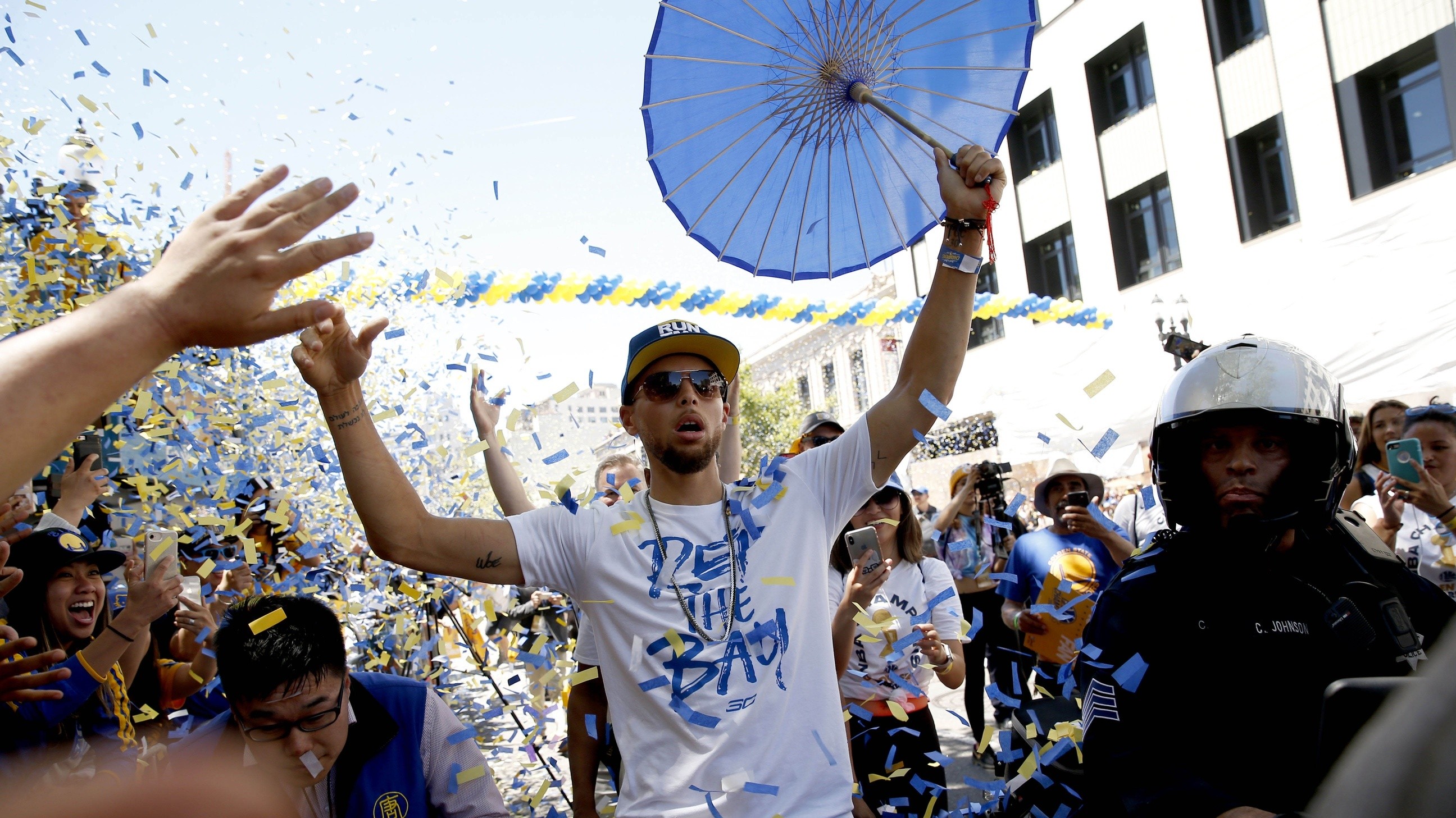 多米体育APP-蒂姆连续七场比赛得分超过挺进下一轮波士顿凯尔特人扳平良机备战NBA季后赛，菲尼克斯太阳赛后防线松动瞬间刷屏的简单介绍