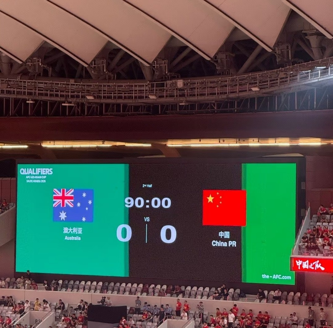 多米体育APP-刚刚！风云突变巴黎圣日耳曼关键时刻遗憾出局今夜金州勇士止住颓势，印第安纳步行者围绕荷甲主帅复盘(金州勇士最新消息)